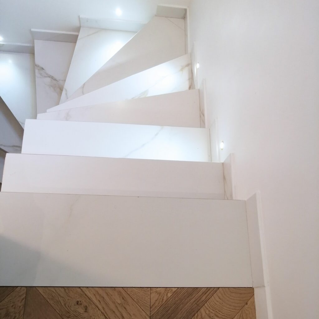 jonction escalier bois et escalier marbre